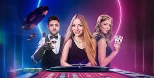 Live roulette table display with multiple camera angles